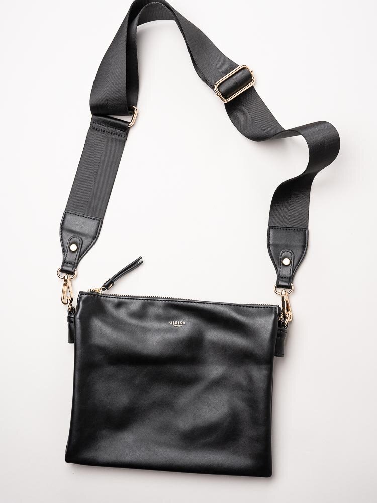 Ulrika Design - Raw - Svart crossbodyväska i skinnimitation