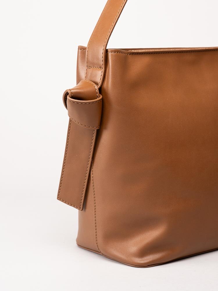 Ulrika Design - Raw - Brun handväska i skinnimitation