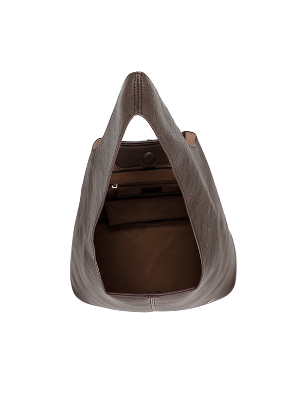 Ulrika Design - Ulrika Fur A-Line tote - Mörkbrun axelväska i mjuk skinnimitation