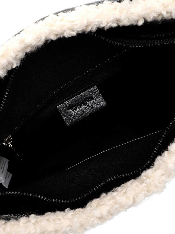 Tamaris bags - Gitta City Shopper M - Svart handväska i blank struktur