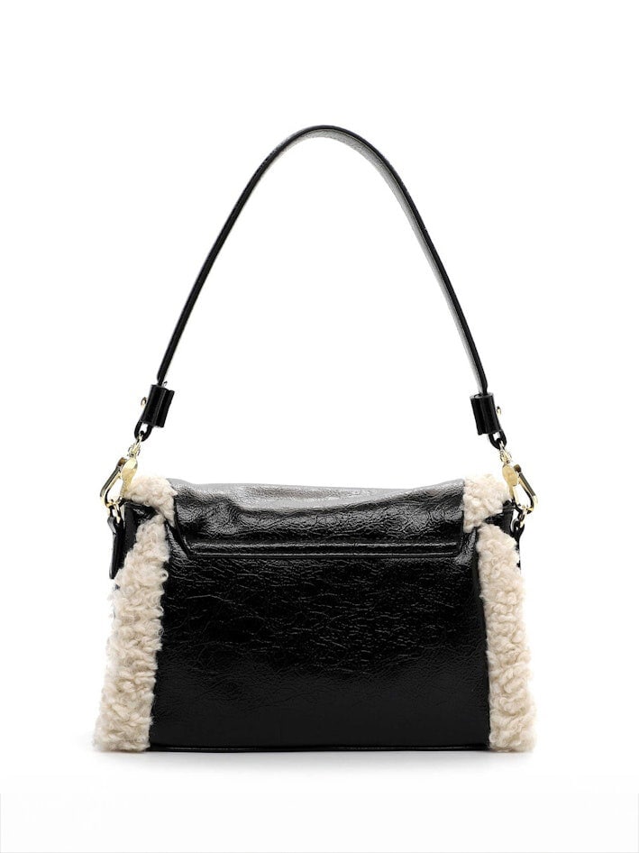 Tamaris bags - Gitta Handbag with flap M - Svart handväska med klafflock
