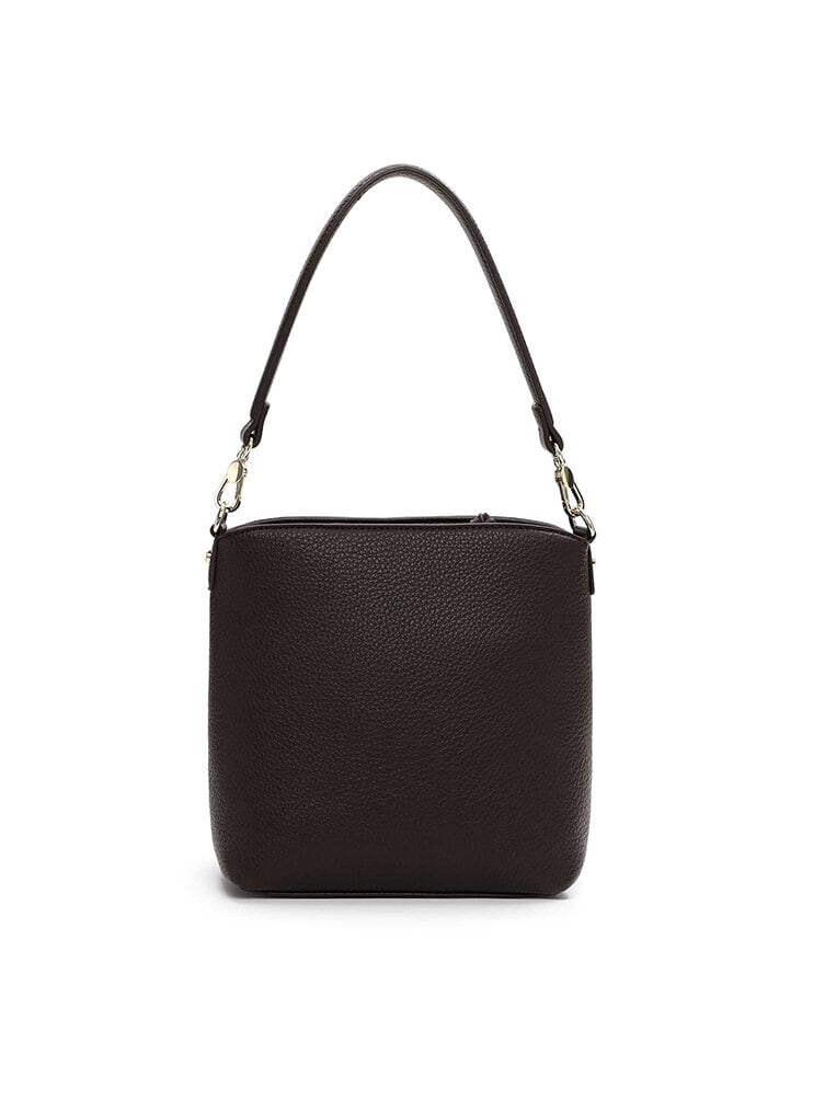 Tamaris Bags - Gladis Pouch S - Mörkbrun handväska i mjuk PU med struktur